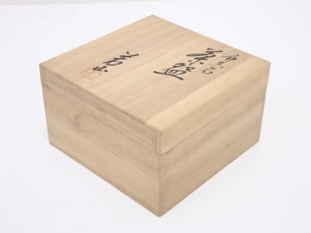 出雲焼 布志名窯 吉野若山作 伊羅保茶碗 共箱 無傷 古物。 出雲焼 布志名窯 吉野若山作 伊羅保茶碗 共箱 無傷 古物。